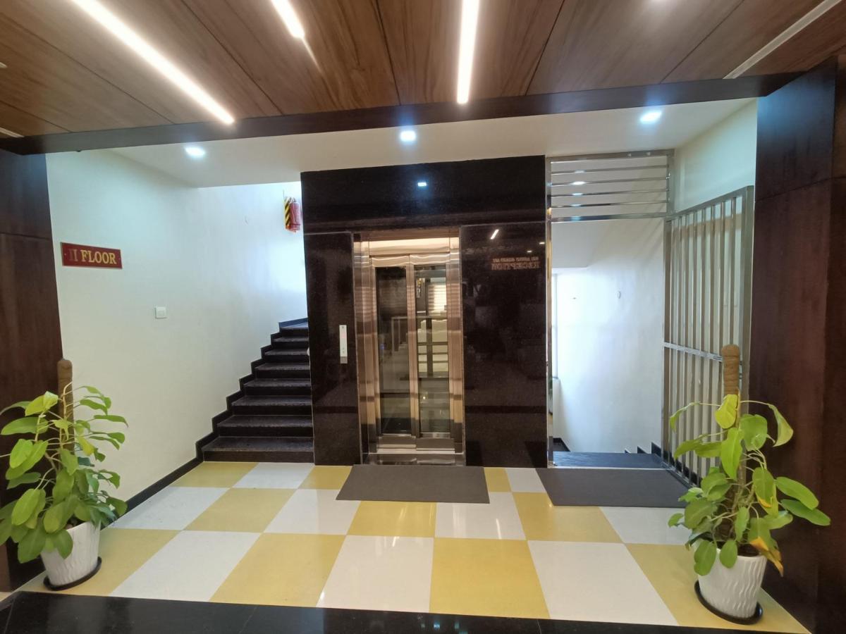 Sri Aswin Grand Hotel Nāmakkal Buitenkant foto