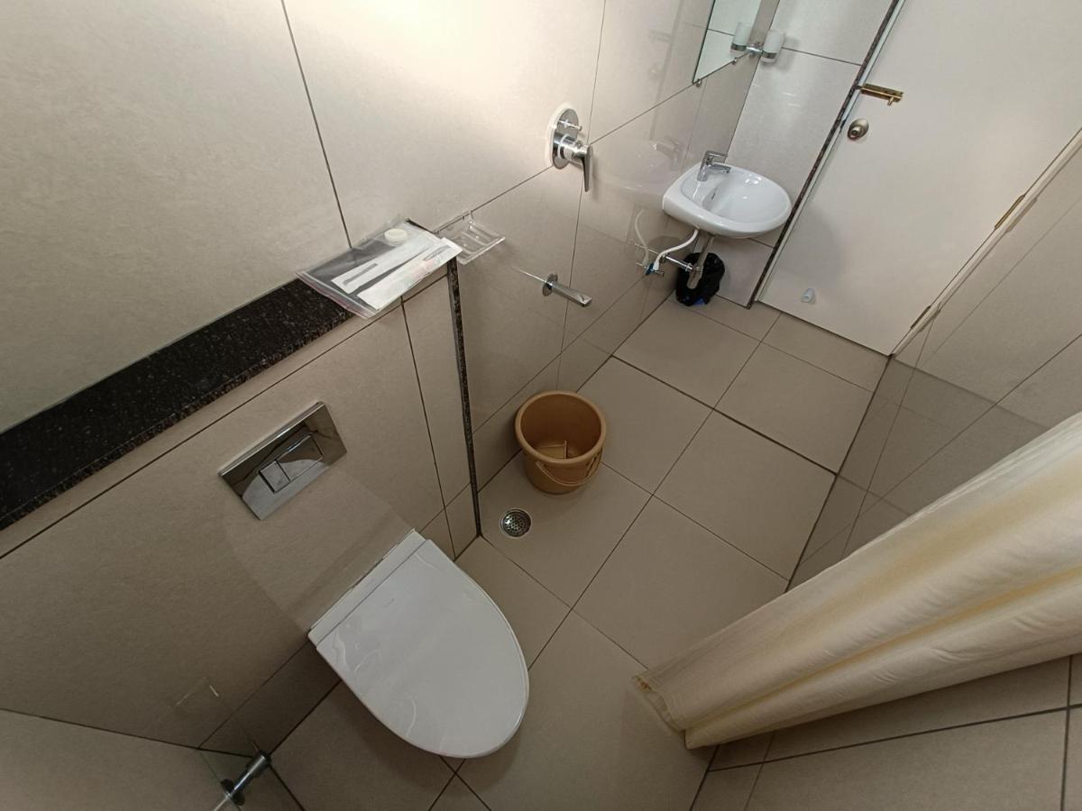 Sri Aswin Grand Hotel Nāmakkal Buitenkant foto