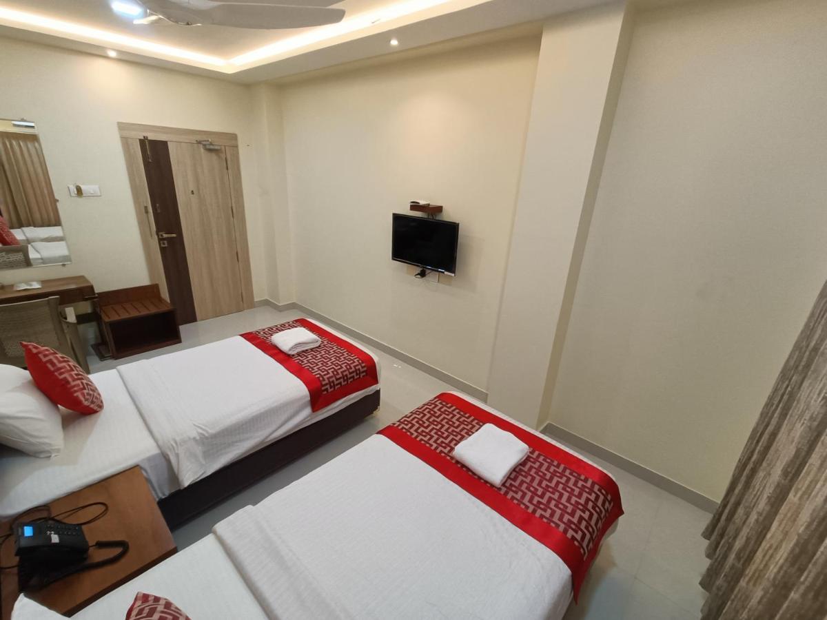 Sri Aswin Grand Hotel Nāmakkal Buitenkant foto