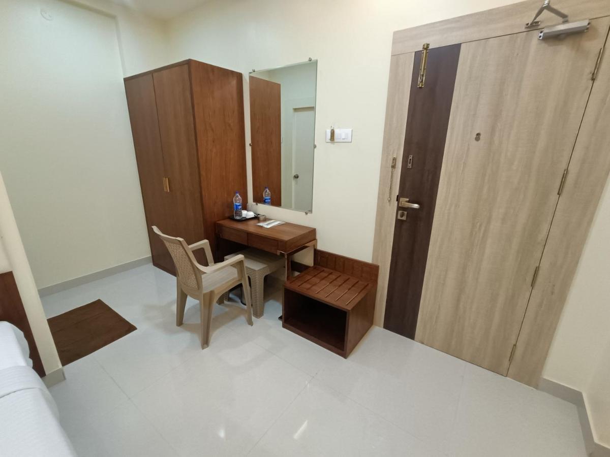 Sri Aswin Grand Hotel Nāmakkal Buitenkant foto