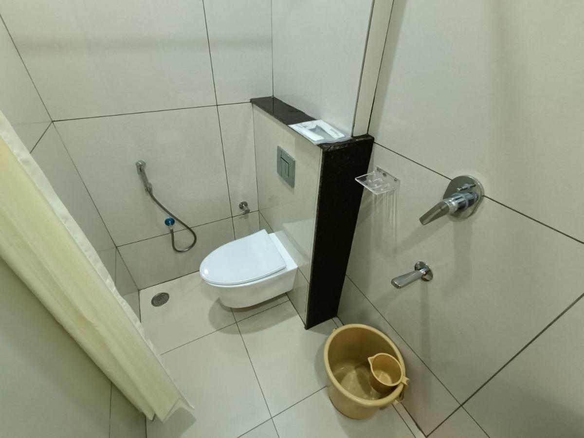 Sri Aswin Grand Hotel Nāmakkal Buitenkant foto